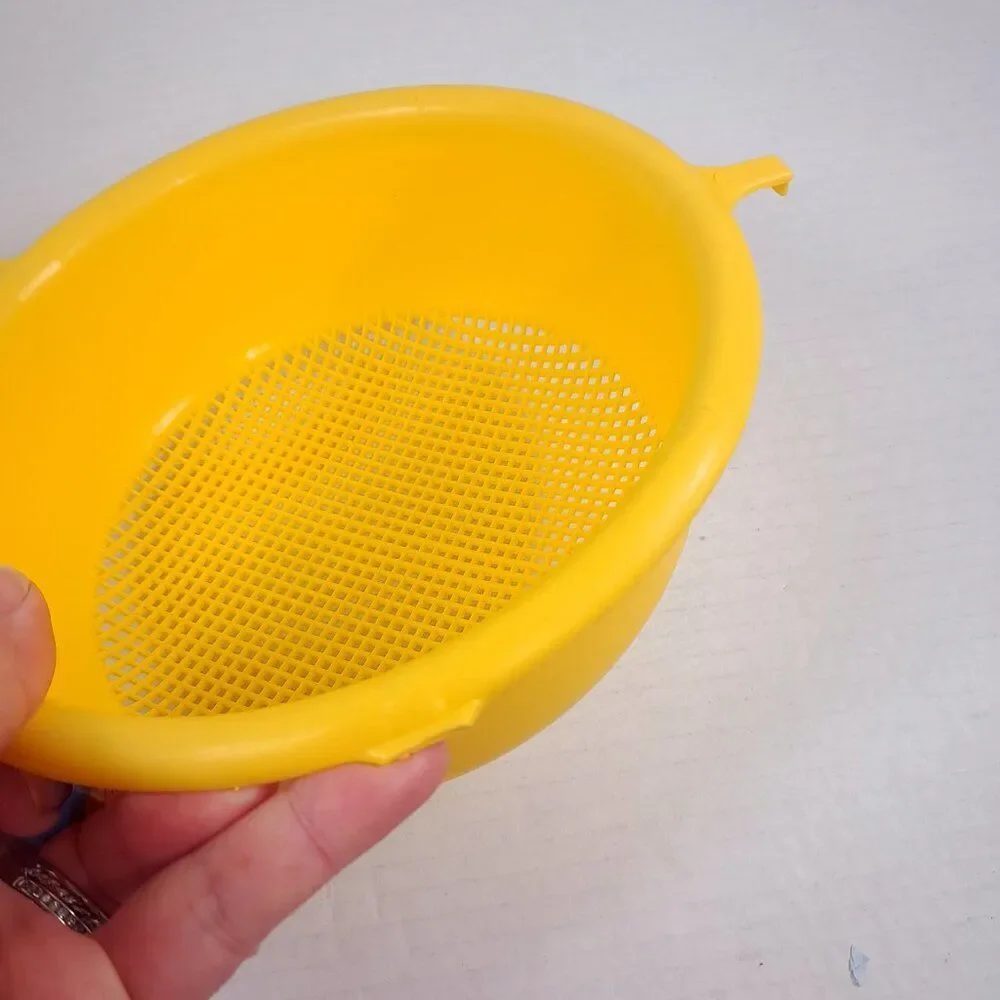 Vintage Action Ind Inc Yellow Plastic Colander Strainer Handle‎ Cheswick, PA